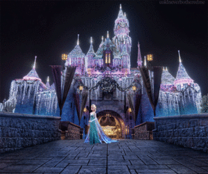  Elsa in Disneyland