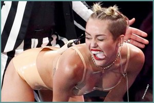  Miley Cyrus एमटीवी EMA 2013