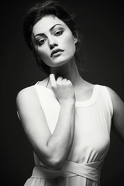  Phoebe Tonkin photographed 由 Brian Magallones (2012)