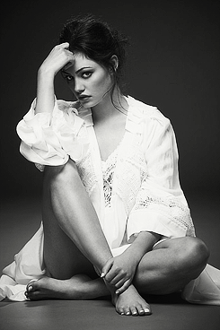  Phoebe Tonkin photographed 由 Brian Magallones (2012)