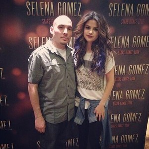  estrella Dance Tour US - Selena backstage - November 9