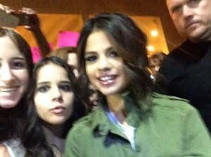  Selena with peminat-peminat after her Las Vegas konsert - November 9