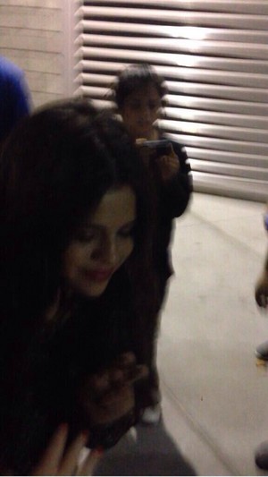  Selena meets 팬 after her 음악회, 콘서트 - November 10