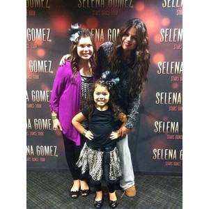 Selena Surprises two little fans after her show - November 10
