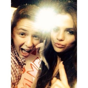  Selena meet অনুরাগী after her সঙ্গীতানুষ্ঠান - November 12