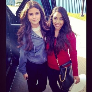  Selena meets অনুরাগী while arriving at the stadium Dallas- November 3