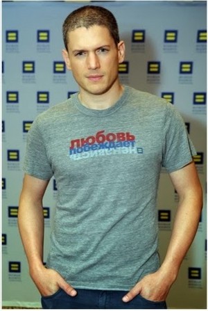  Wentworth Miller, Kevin Bacon, más Celebs registrarse HRC’s #LoveConquersHate Campaign For Russian LGBTs