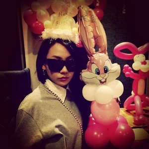  CL's Instagram Update: itsnotevenmabirthday" (131112)