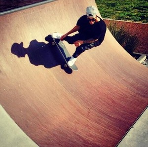  Justin Bieber Skateboarding