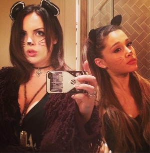  Liz and Ariana as CUTE kucing ♥