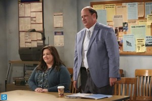  Mike and Molly - Episode 4.01 - Molly Unleashed - Promotional चित्रो