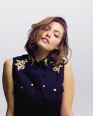 Phoebe Tonkin photographed by Pierre Toussaint (2012)