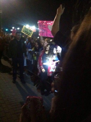  Selena meets fans after her concierto - November 17