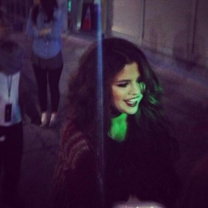 Selena meet ファン after her コンサート - November 17