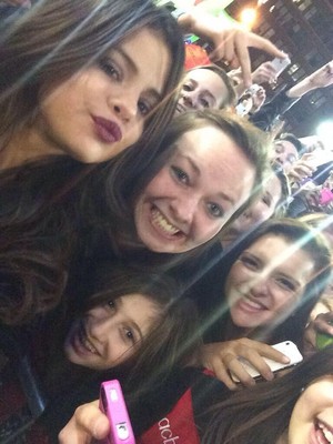  Selena meets peminat-peminat after her konsert - November 19