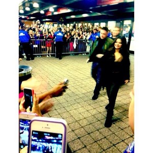  Selena meets شائقین after her کنسرٹ - November 19