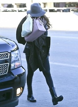  Selena arriving at LAX (November 30)