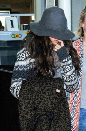  Selena arrives at the LAX airport - November 30