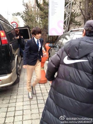  Taemin spotted wearing Jeguk High School uniform. Is he going to cameo on The Heirs ?