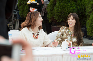  Lotte Fansign-Taeyeon and Sunny