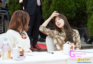  Lotte Fansign-Taeyeon and Sunny