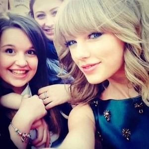  Taylor and her fan