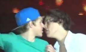  Narry is gay