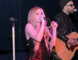  Avril Lavigne CD Release Party, NY (Nov 05)
