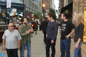 It's Always Sunny in Philadelphia - Episode 9.03 - The Gang Tries Desperately to Win an Award