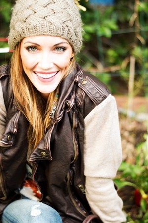  Katie Cassidy's Holiday Wish सूची