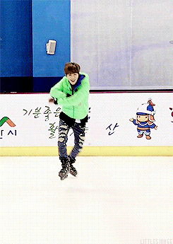  Taemin dances on ice and falls gif