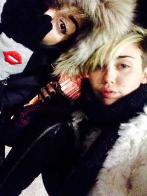  Miley is shiveringggggg,winter morning
