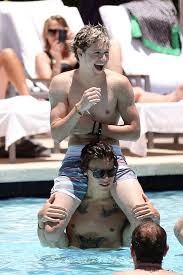  Narry in the pool
