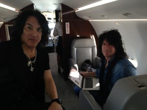  Landed in Phoenix. It's cold! Rockin' tonight for @RealAliceCooper Sheryl and Alice Cooper's Solid R