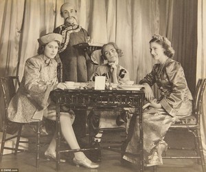  皇后乐队 performed alongside Princess Margaret in 灰姑娘 in 1941