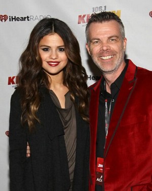  Selena arrives at 106.1 চুম্বন FM's Jingle Ball in Seattle - December 8