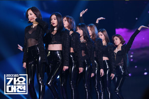  AFTERSCHOOL（アフタースクール） performing first 愛 and Friendship Project on SBS Gayo Daejun