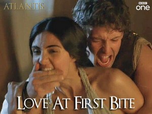  Cinta at first BITE!