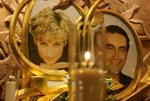  A Makeshift Memorial To Diana And Dodi Fayad