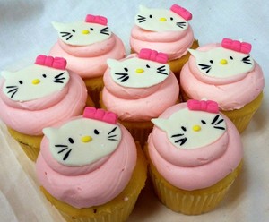  Hello Kitty Cupcakes