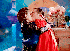  Lois and Clark kiss-4x15