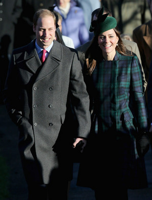  The Royal Family Attends krisimasi siku Service