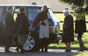  The Royal Family Attends navidad día Service