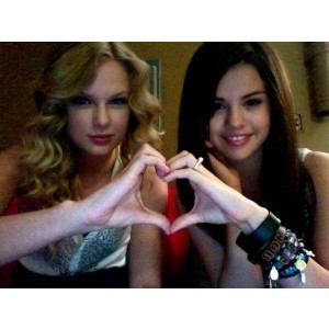 Selena Gomez and Taylor সত্বর