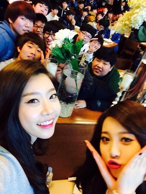 Girl's Day with fans 