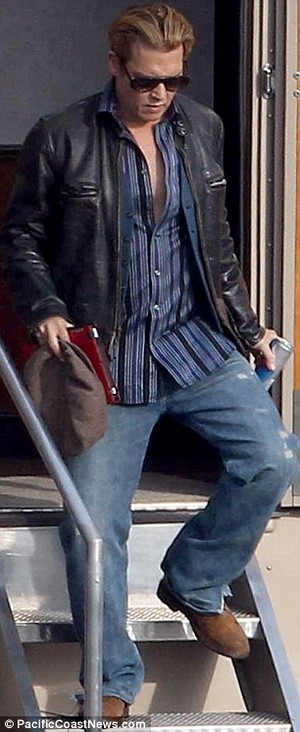  Johnny filming Mortdecai, in Los Angeles (Jan 2014)