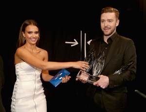  JT and Jessica Alba at PCAs 2014 (Jan 8th)