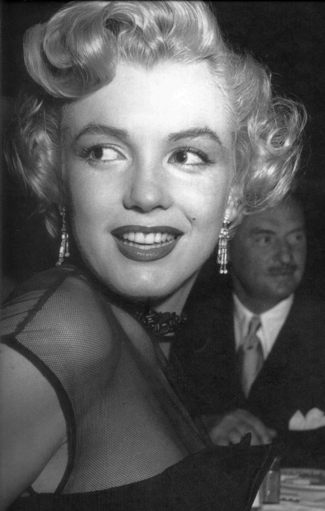 Marilyn Monroe at restaurant Ciro's-1951 - Marilyn Monroe Photo ...