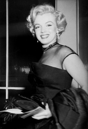  Marilyn Monroe at restaurant Ciro's-1951