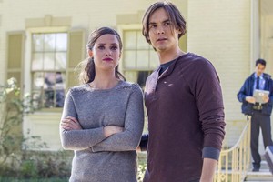  1x07 - "Home is Where the сердце Is" Promotional фото